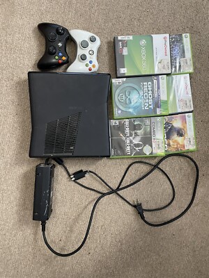 Microsoft Xbox 360 - Controllers + Games