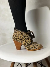 Poetic License Suede Leopard Lace Up Ankle Boots Booties Women size 36 US 5.5