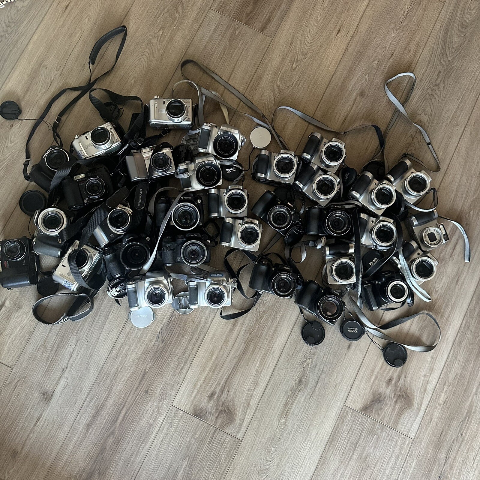 DIGTAL CAMERA LOT OF 37 TESTED AND WORKING!! KODAK FUJIFILM OLYMPUS