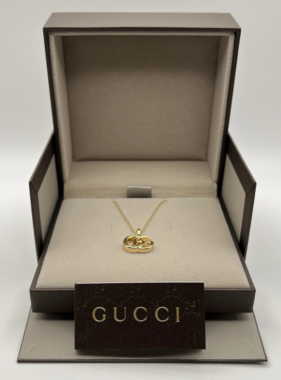 Collier Gucci Running Double G en or jaune 18 carats, 26