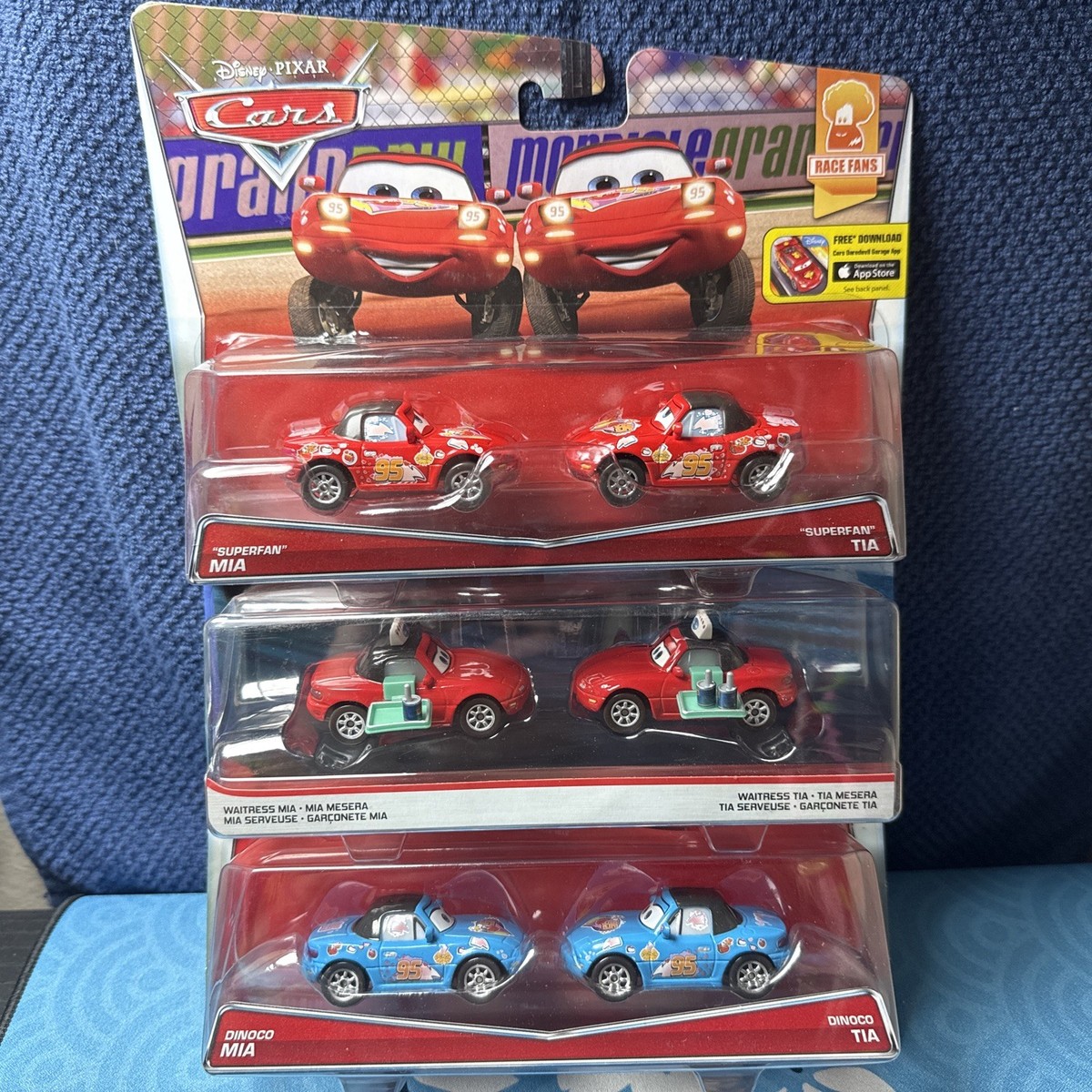 SUPER FAN MIA AND TIA ミア　ティア　カーズ ミニカー Disney Pixar Cars Mia & Tia Bundle- Dinoco, Superfan And Waitress