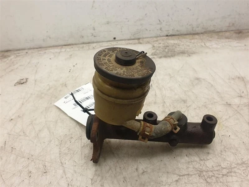 Toyota 4 Runner V6 1989 montaje de cilindro maestro de freno de 3,0 L Foto 3 de 4