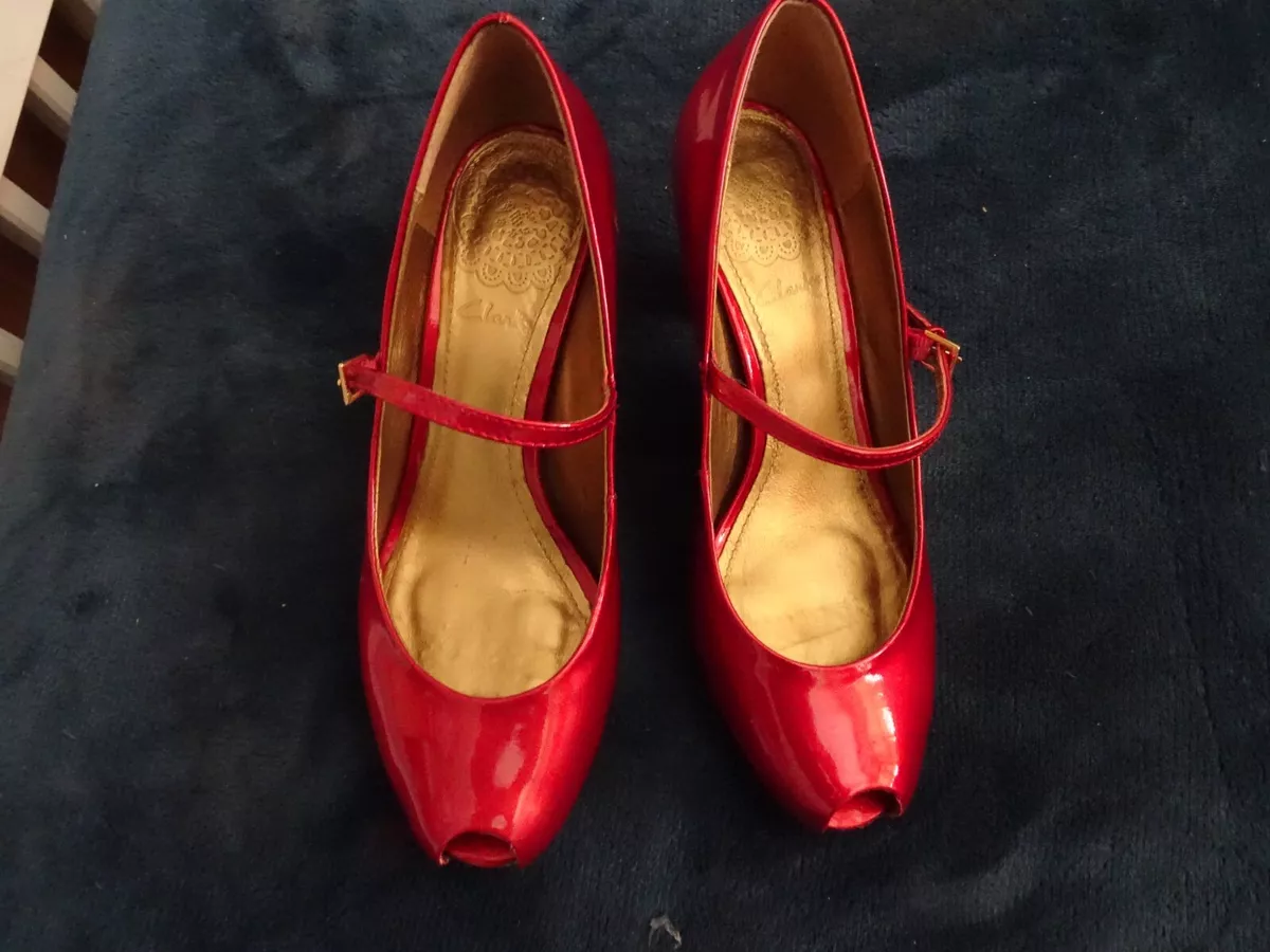 PR LADIES SIZE 4 CLARKS PATENT RED PEEP TOE SHOES
