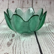 Vintage MCM Blenko Art Glass Scalloped Lotus Eight Petal Turquoise Green Bowl