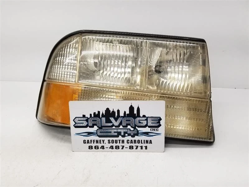Passenger Headlight GMC Canada Only Fits 98-05 Chevy S15 Jimmy OEM - Image 2 of 4