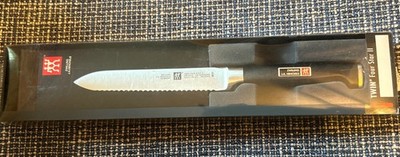 New ZWILLING J.A. HENCKELS Twin 4 STAR II 5'' SERRATED UTILITY Knife 30070-133