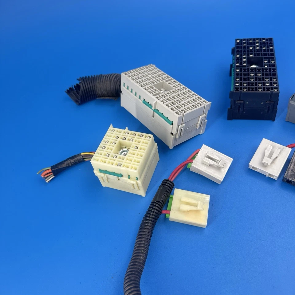 GMC Envoy Chevy Trailblazer 2006 5,3 L 6,0 L caja de fusibles 15141599 arnés de cable enchufes Foto 3 de 4