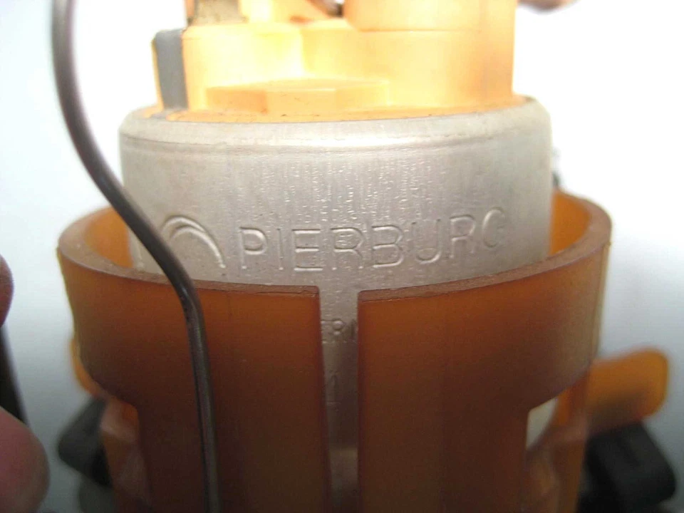 Насос подачи топливного газа BMW E39 5-Series 1997-2003 б/у от оригинального производителя 525i 528i 530i 540i - Изображение 2 из 2