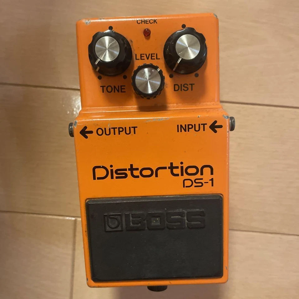 Pédale d'effet de distorsion pour guitare électrique BOSS DS-1 TONE DIST LEVE... - Photo 1/1