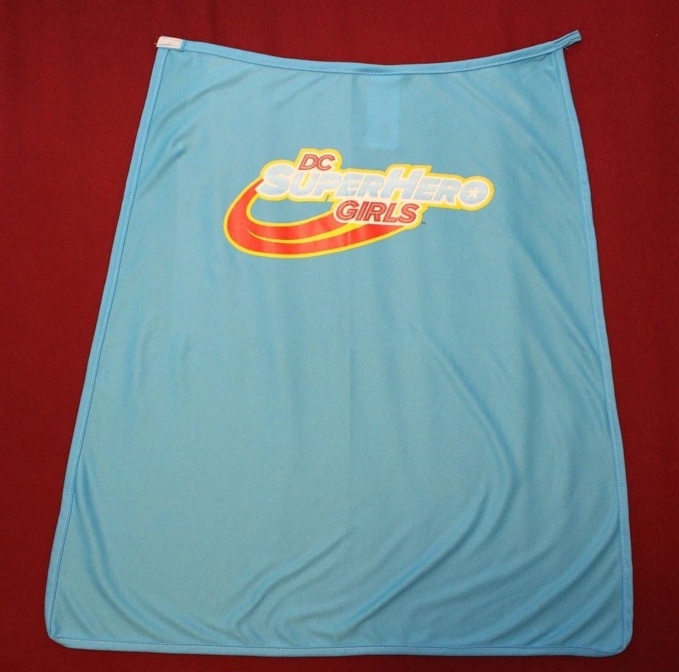 SDCC 2017 DC Comics Super Hero Girls Capa Azul Mujer Maravilla Batgirl Supergirl Foto 2 de 4
