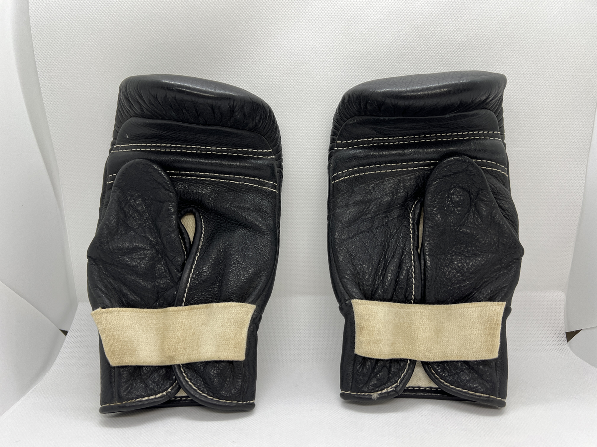 Winning Boxing Vintage Initial Logo Punching Gloves Black Rubber