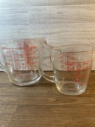 PYREX Lot  - 516 & 507- Glass Measuring Cup Red Lettering D Handle Vintage