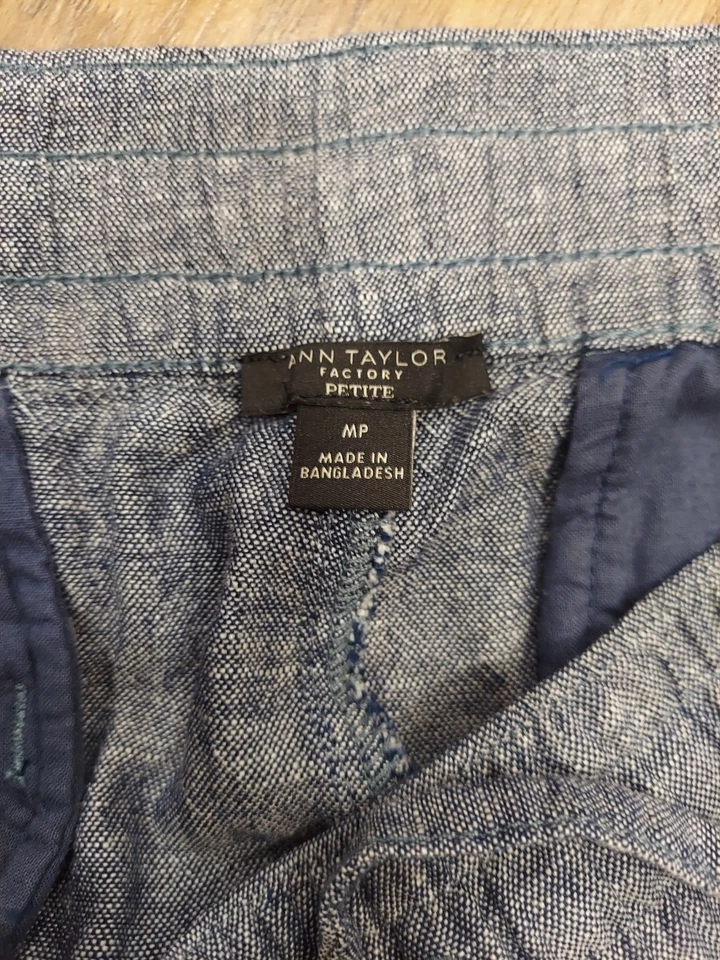 Ann Taylor Women’s Size MP Pull On Elastic Waist Ankle Crop Drawstring Pants - Image 4 of 4