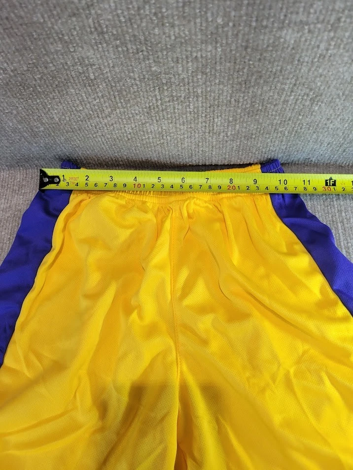 Boys Yellow Los Angeles Lakers LeBron James #23 Basketball 2 Piece Set Size L-XL - Image 3 of 4