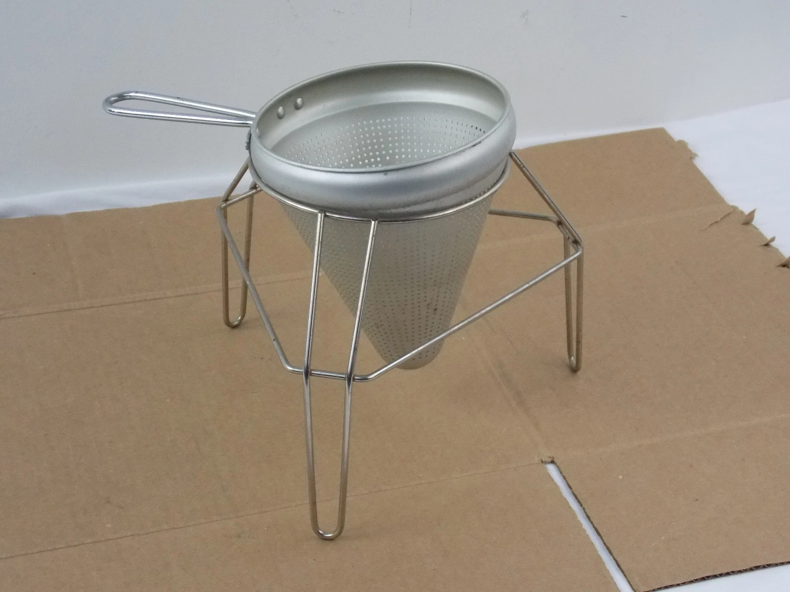 Vintage Colander/Sieve/Strainer/Juice, Food Mill Kitchen Craft device wire stand
Opens in a new wind