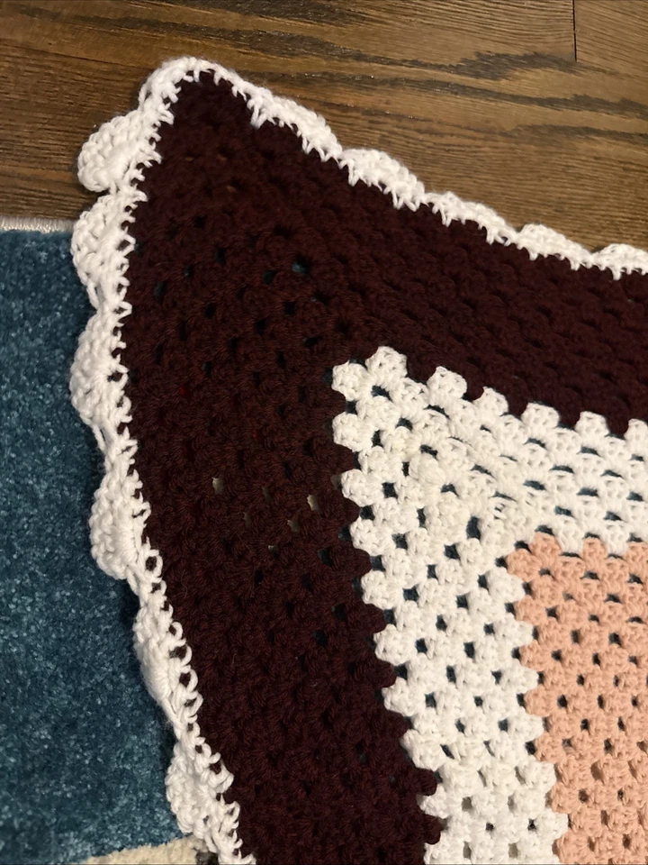Manta de abuela cuadrada hecha a mano de ganchillo marrón/blanco/rosa de 5 pies X 5 pies Foto 2 de 4