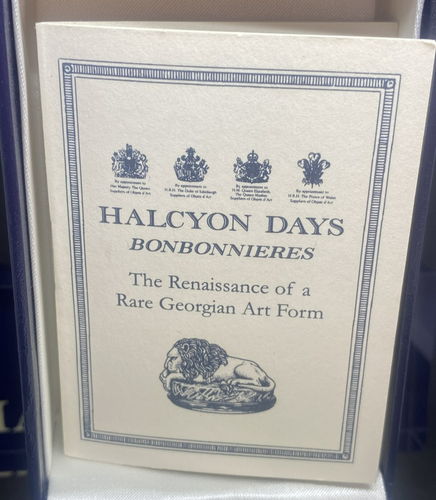 Halcyon Days "Gathering Holly" Christmas Sphere With Stand NEW IN BOX! - Picture 5 of 5