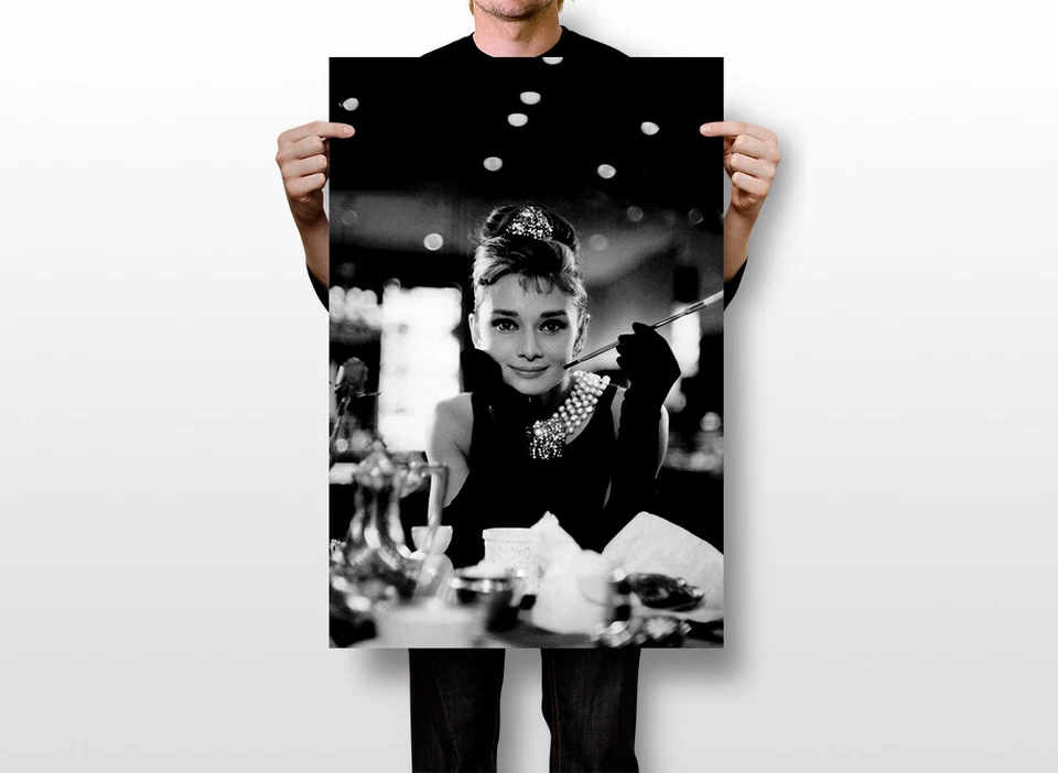 Одри Хепберн сигареты завтрак у Тиффани стены домашнего декора - плакат 20 x 30 - Изображение 2 из 4