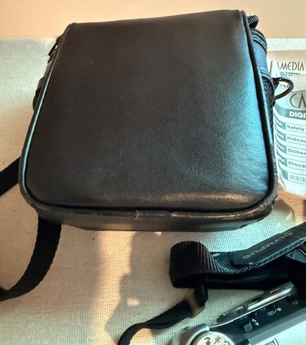 Olympus Camedia C-720 Ultra Zoom Digital Camera w/case, XD card, USBcord, manual - Picture 15 of 16