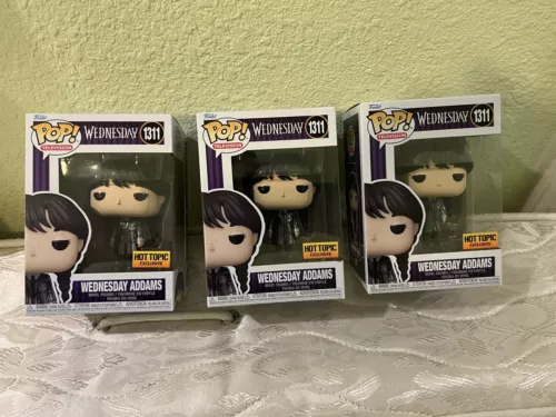 ONE (1)☝️Funko Pop! Wednesday Addams Metallic #1311 Hot Topic Exclusive in hand!
