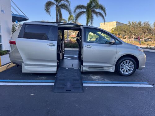 2017 Toyota Sienna LIMITED BRAUNABILITY RAMP Handicap Van - Picture 20 of 32