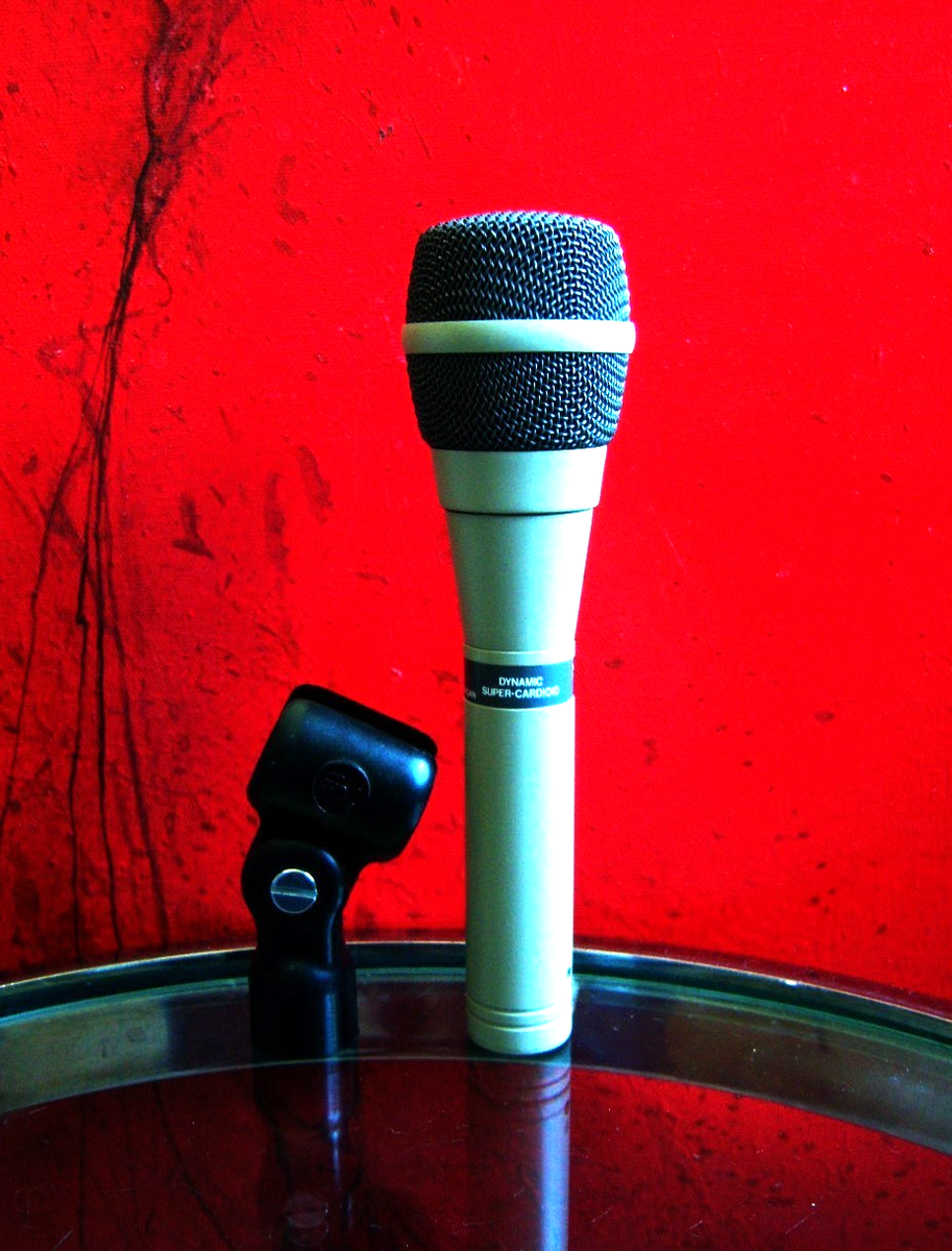 Vintage 1980s Electro Voice PL80 dynamic cardioid microphone Lo Z