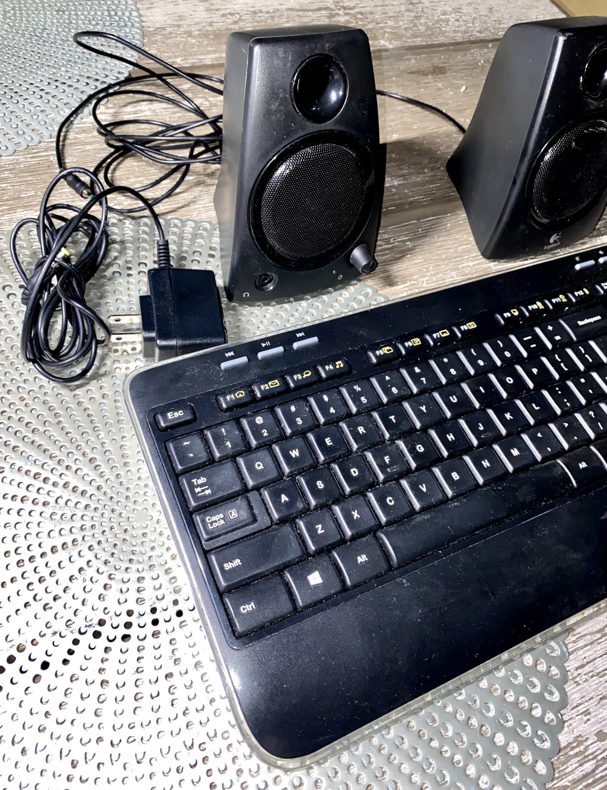 Logitech K520 Keyboard (w/o Receiver) & Speakers | eBay