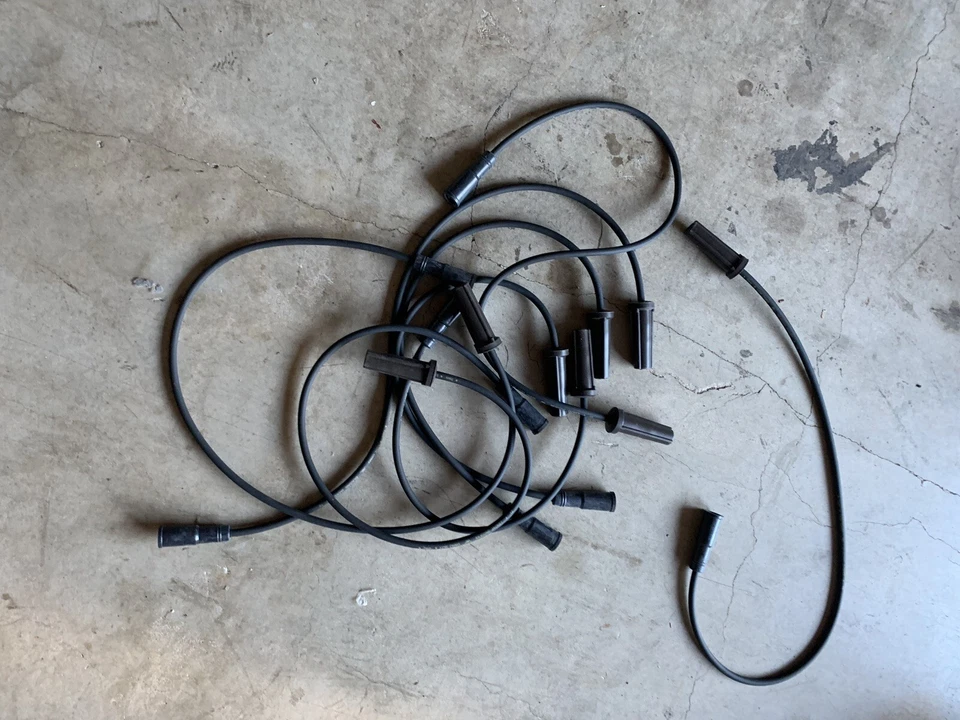 Juego de cables de bujías NOS para Ford Bronco 1988-1993 estándar 6906 Foto 3 de 3