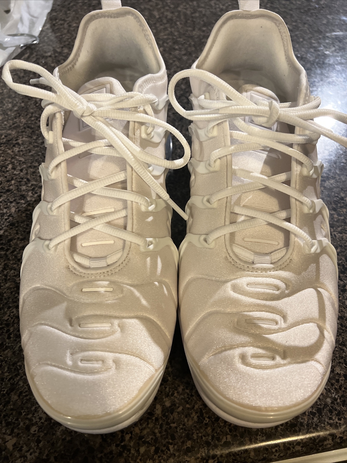 nike air vapormax plus triple white