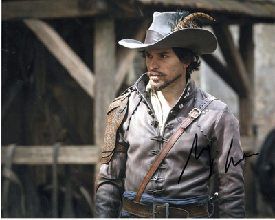 Santiago Cabrera als Aramis in Die Musketiere signed 10x8 Col Foto handsigniert