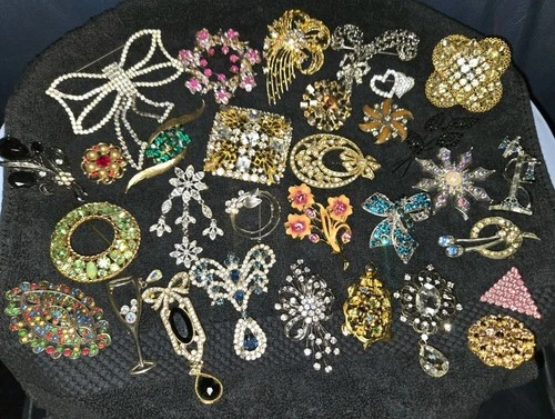 31 Pieces~Rhinestone Brooch/Pins~Costume Jewelry Lot~Mostly Vintage~Some Marked