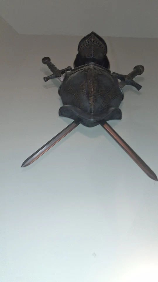 Busto y Espadas Armadura Caballero Decorativo - Expositor de Pared Medieval 40" Foto 3 de 4