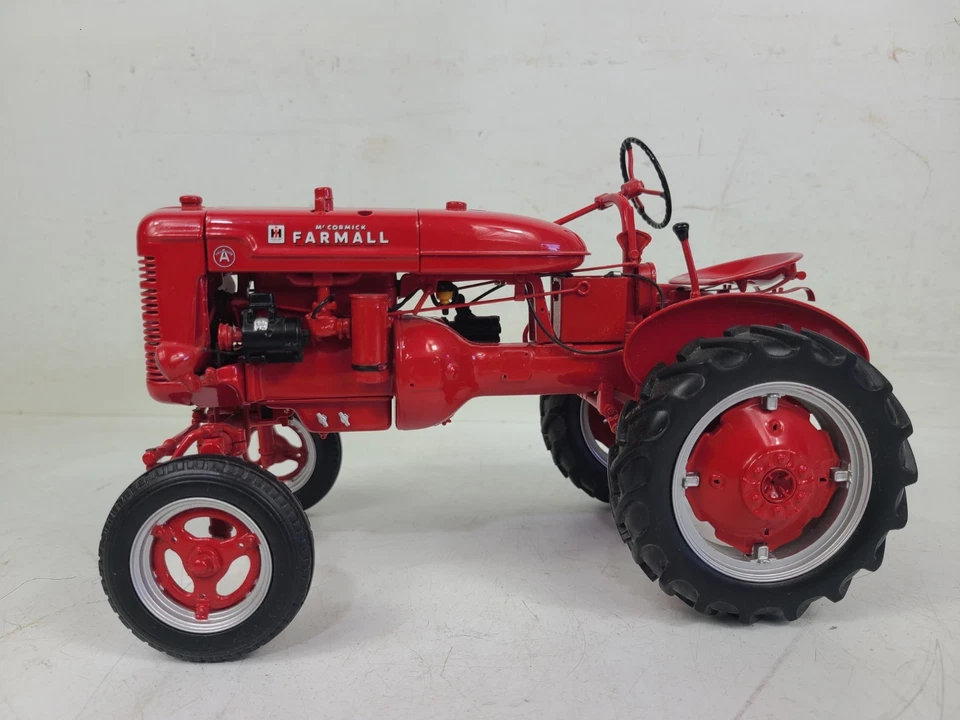 Franklin Mint Precision FARMALL Model A Farm Tractor 1:12 Scale with Box - Image 4 of 4