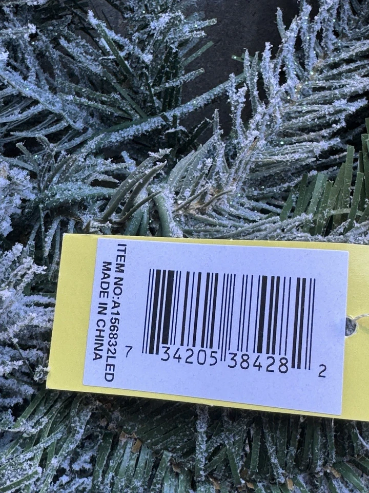 30-дюймовый матовый искусственный венок Vickerman с разноцветными лампами A156832LED НОВЫЙ - Изображение 3 из 4