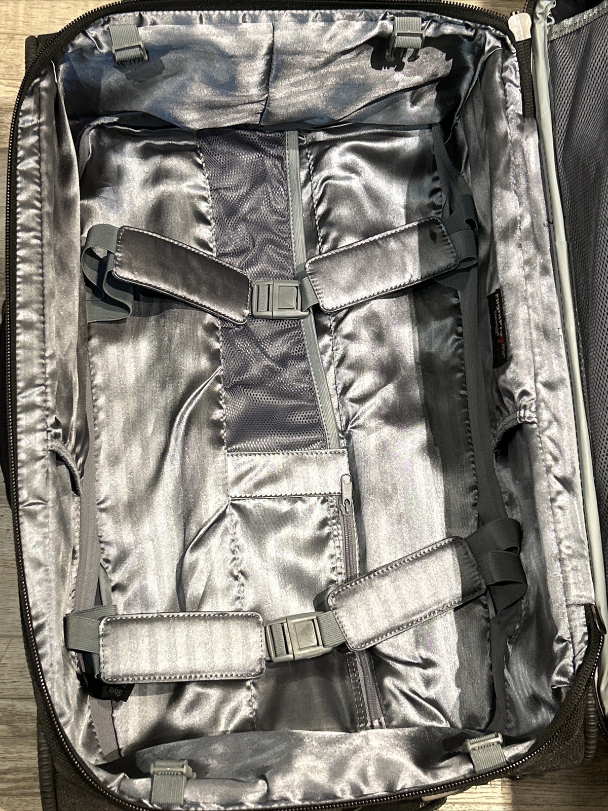 TRAVELPRO FLIGHTPRO 4, 22” Rollerboard Expandable 2 Wheeled Carryon