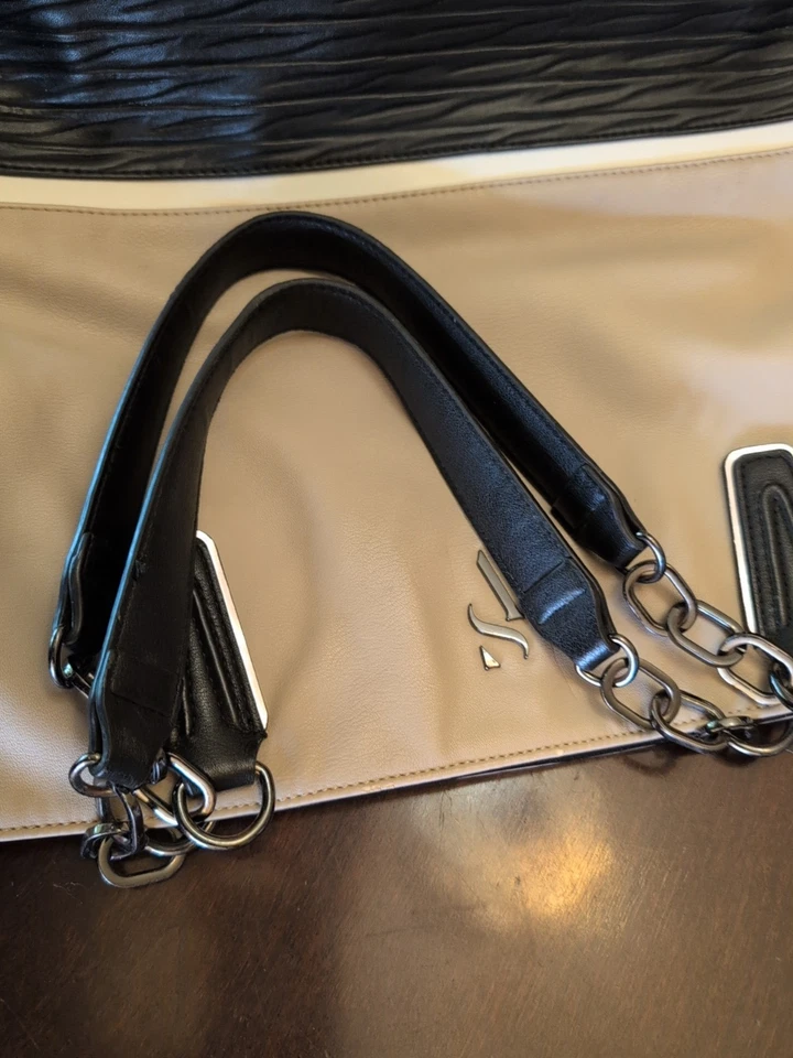 Monedero Simply Vera Wang Beige y Negro Foto 4 de 4