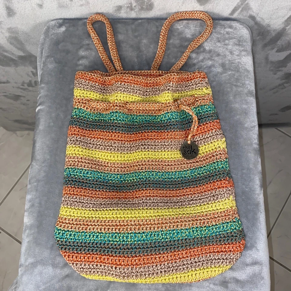 Bolsa balde de cordão de crochê The Sak bolsa de ombro listrada colorida - Imagem 2 de 4