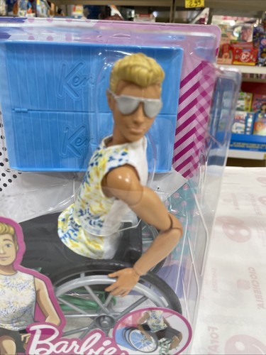 Barbie Fashionistas Ken con sedia a rotelle - Mattel GWX93 - 3+ - Foto 2 di 2