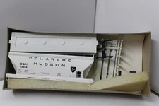 Accurate Finishing 1016 HO Scale 34' ACF CF 2-bay D&H 12604 Delaware & Hudson