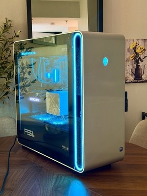 Alienware Area-51 Gaming Desktop PC AAT2250 Intel Ultra 9 285K 32GB 2TB RTX 5080