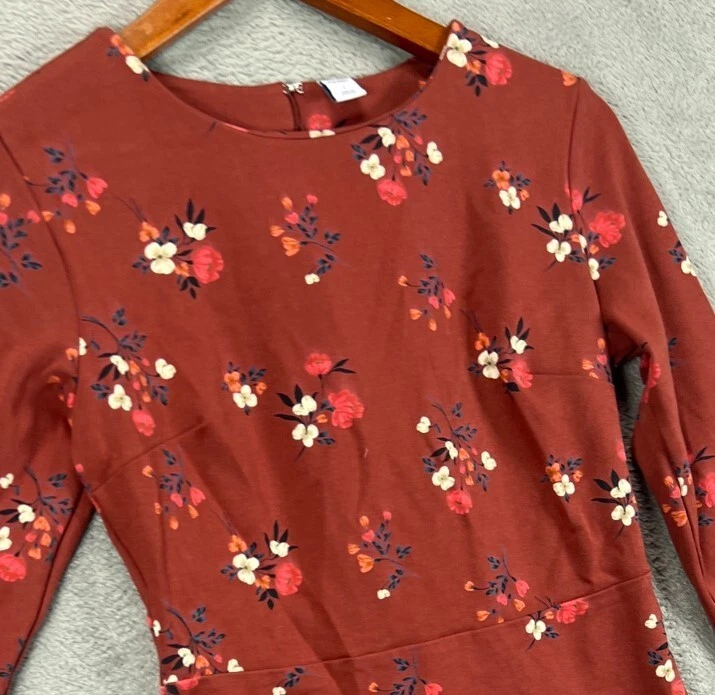 Vestido pequeño Old Navy para mujer marrón floral cereza abedul funda rodilla manga 3/4 Foto 3 de 4
