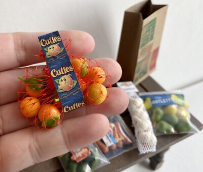Odoria Miniature 1/12 – Pichet Jus D'Orange, 2 Verres Et 6 Pains – Accessoire Maison De Poupée – Verre Et Argile – Détails Réalistes