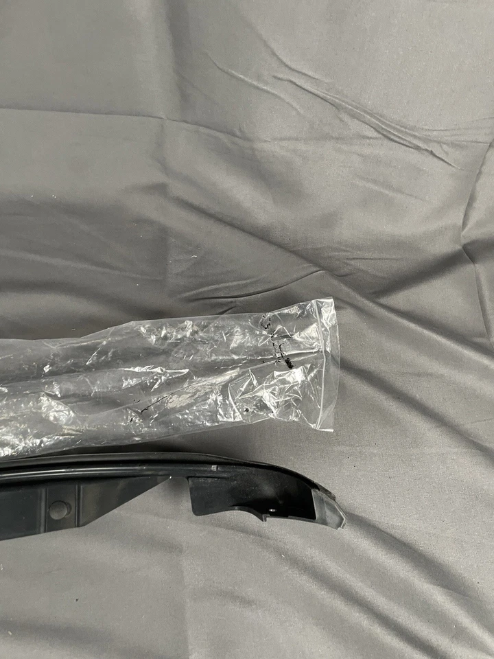 Lexus LS460 2015-2017 tira meteorológica delantera derecha OEM 67865-50020 Foto 4 de 4