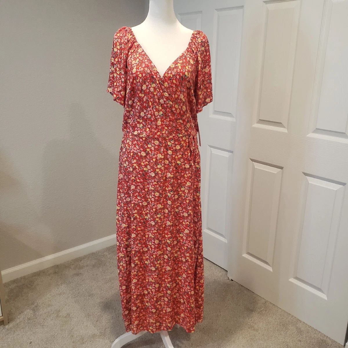 Luxology dresses store