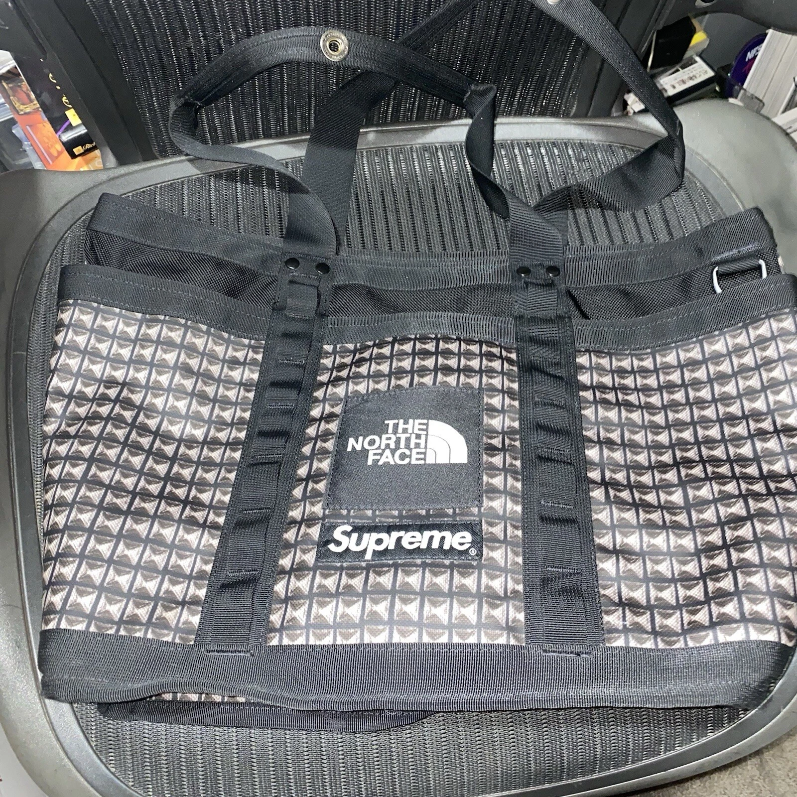 Sac fourre tout utilitaire Supreme x The North Face clouté Explore SS21   Noir