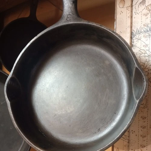 Wagner Ware 1053W No.3  Cast Iron Skillet Dual Pour Spouts Vintage