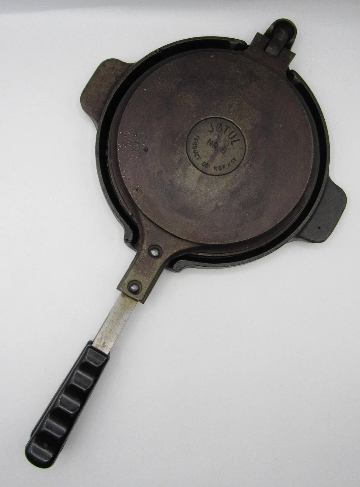 Vintage Jotul Norway cast iron heart shaped waffle maker stand nr.6 Jøtul