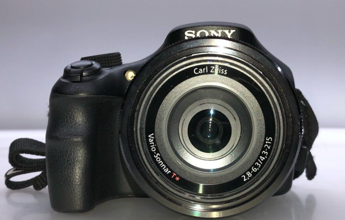 Sony Cyber-shot DSC-HX300 20.4MP Digital Camera - Black W Sony Cyber-shot DSC-HX300 20.4MP Digital Camera - Black W
