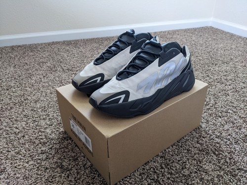 yeezy 700 size 10