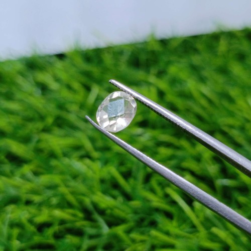 1.3 Carats Loup Clean Oval Shape Brilliant Cut Light Yellow Natural Scapolite - Picture 2 of 4